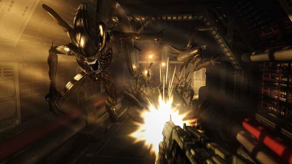 Um monte de xenomorfos atacando um fuzileiro naval em um túnel em alienígenas vs. predador.
