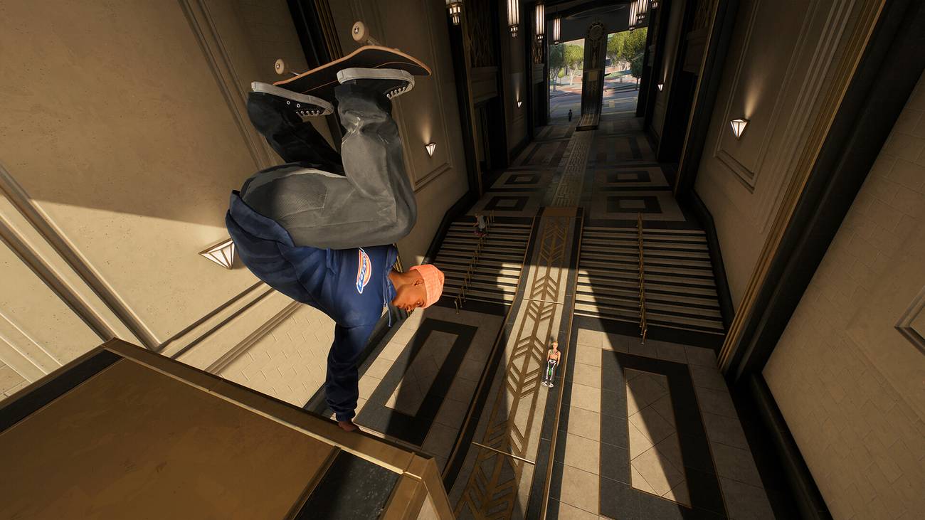 Um skatista realiza uma pada em uma rampa no skate.