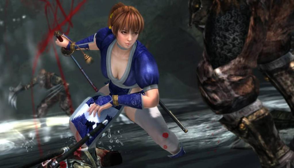 Uma ninja feminina em uma roupa azul fatias através de inimigos