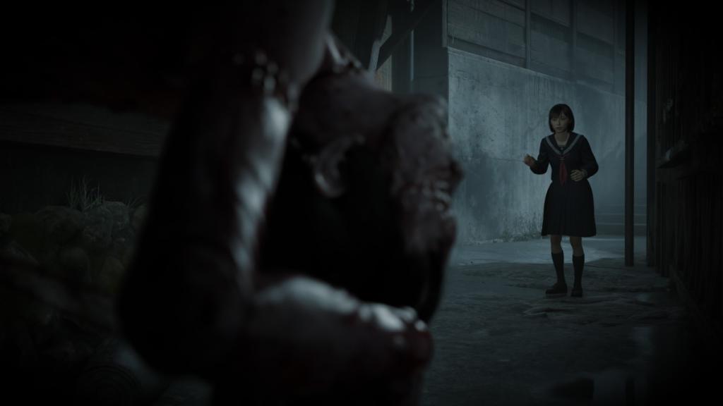 Primeiro encontro com monstro (vanfront) com Hinako em segundo plano