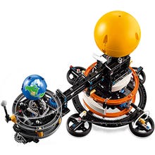 Lego Technic Planet Earth and Moon in Orbit 42179