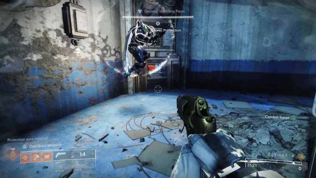 Decima, Shielding Psion, aparece na frente de um terminal na missão Heliostat.