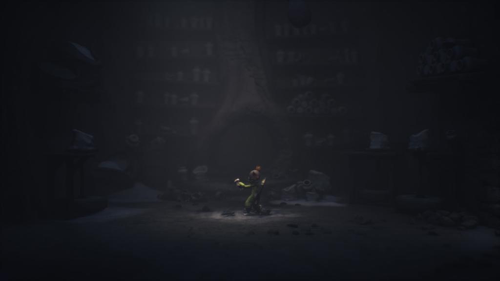 Pegando a segunda boneca em Little Nightmares 3