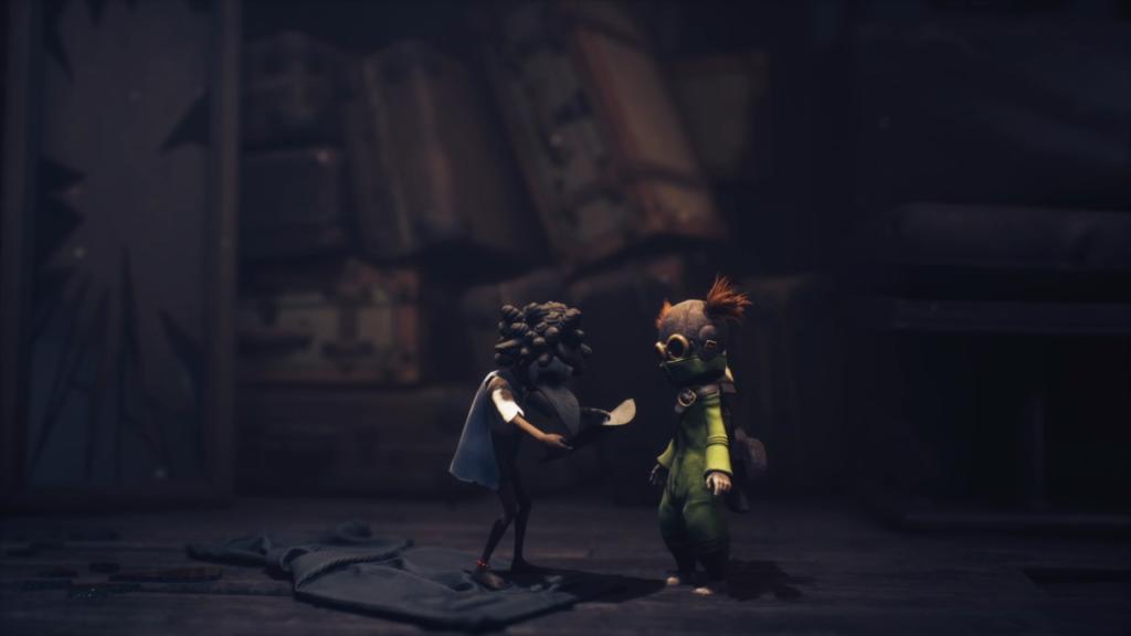 Low and Alone olhando o mapa no início de Little Nightmares III