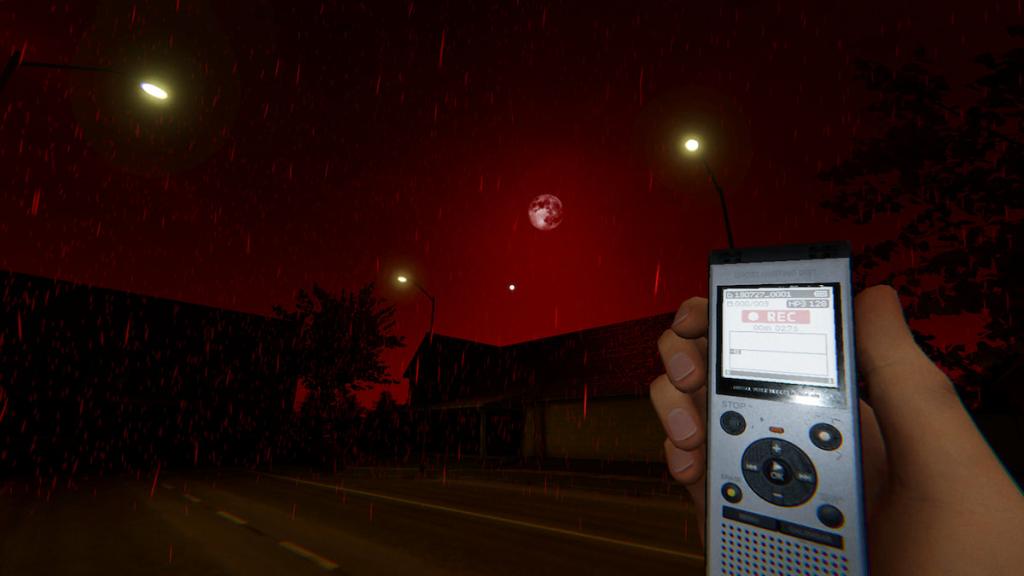 Segurando um gravador de som do lado de fora em frente a uma lua vermelha de sangue em fasmofobia