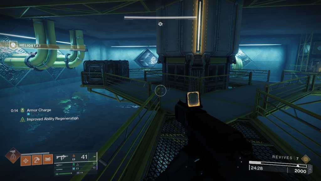 Um guardião olha para uma alcova com uma forma Vex brilhante em Heliostat.