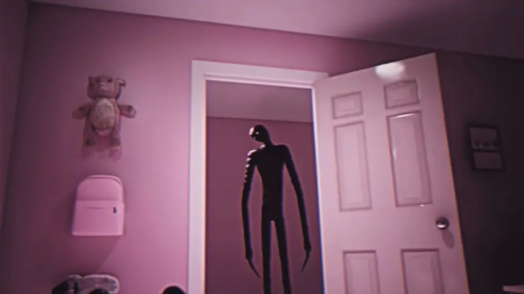 Preso na cama, olhando pela porta do quarto para uma entidade que se aproxima lentamente