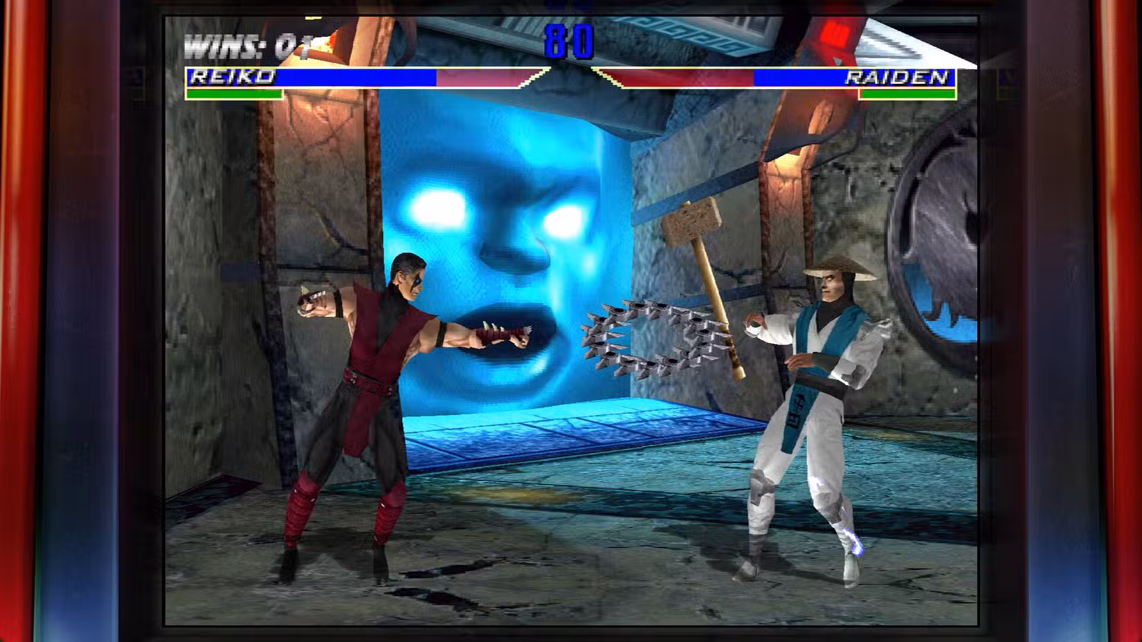 Reiko ataca Raiden em uma captura de tela de Mortal Kombat 4