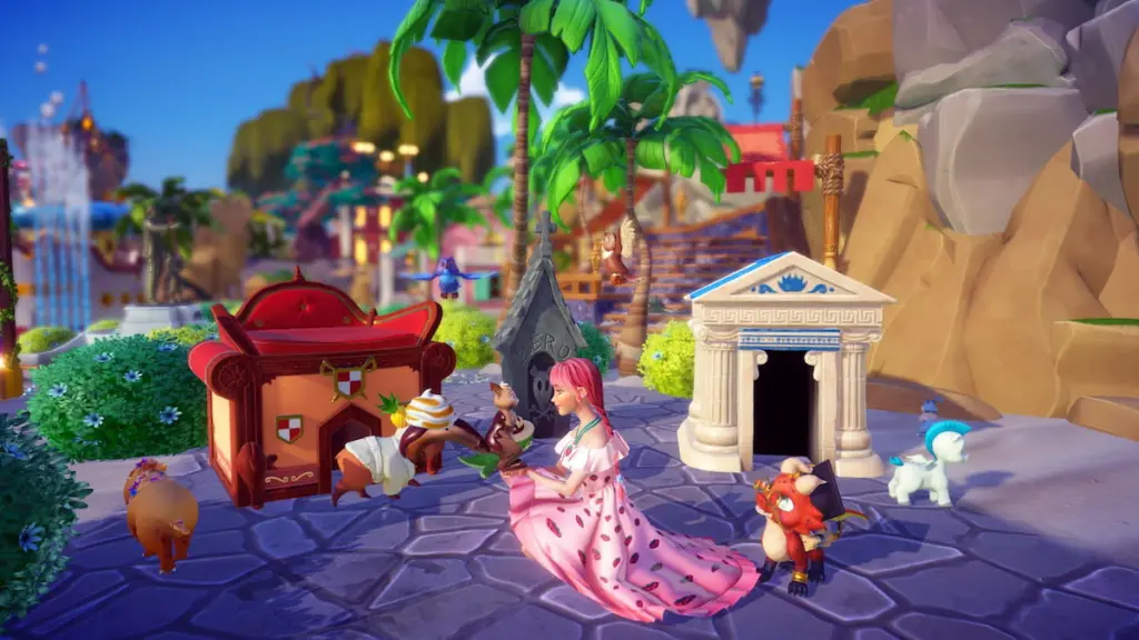 Um jogador com um vestido rosa morango segurando um esquilo enquanto muitas criaturas correm ao redor deles no Disney Dreamlight Valley