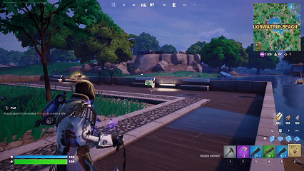 Um GIF Fortnite mostrando o personagem do jogador puxando um Med Kit usando o Thorn Ripper