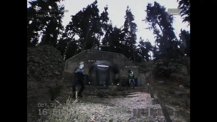 Jogadores em uma floresta ao redor de um bunker assustador em Don