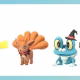 uma variação de pokémon em trajes de Halloween: Teddiursa, Noibat, Pikachu, Vulpix, Froakie, Pumpkaboo, Rowlet e, em seguida, A Plain Sinistea em Pokémon Go.
