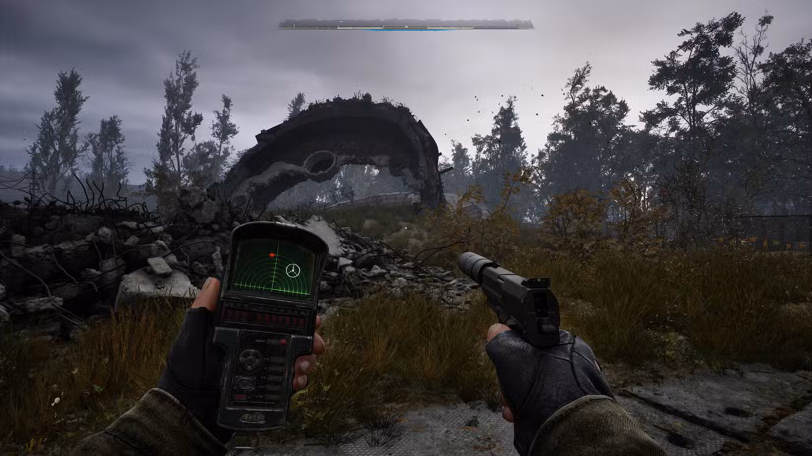 Uma imagem do gameplay de Heart of Chornobyl. O jogador segura um contador Geiger, medindo os níveis de radiação próximos.