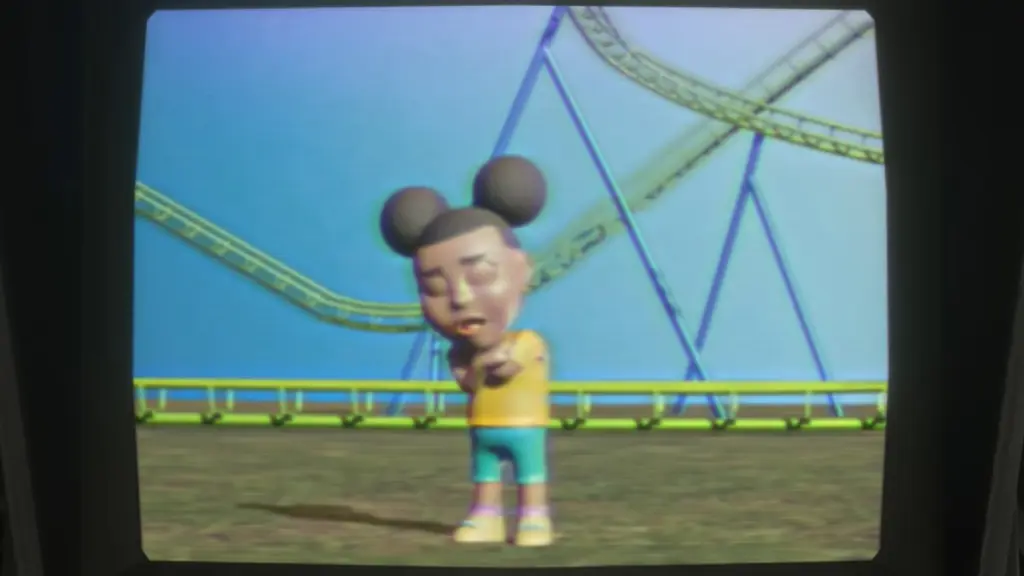Amanda relembrando sua memória do parque de diversões em frente à roda gigante