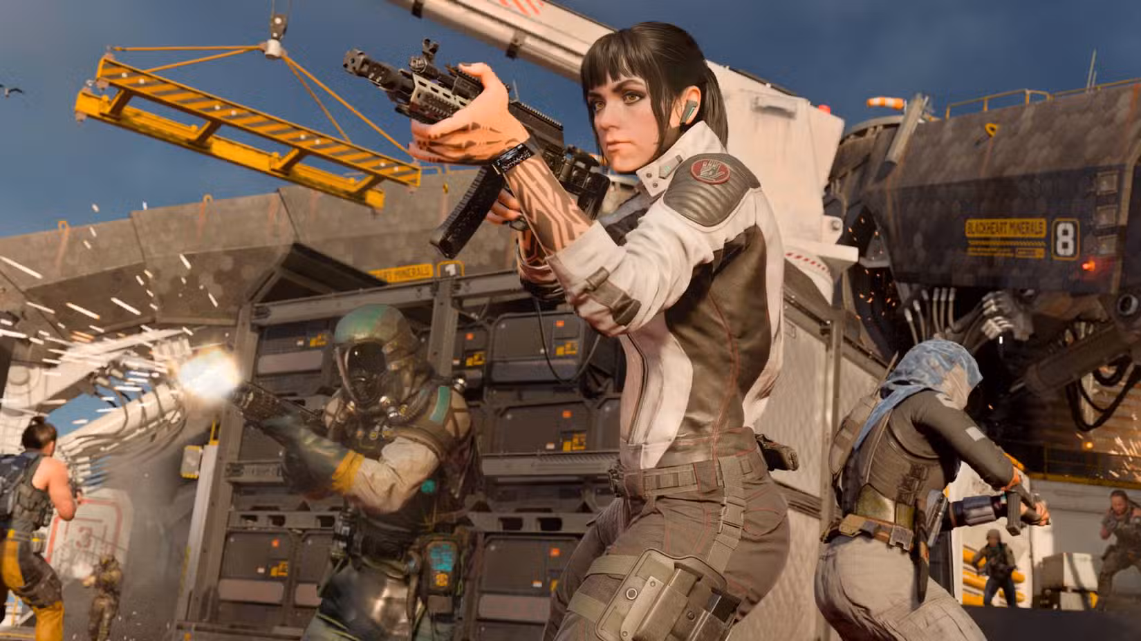 Emma Kagan no modo multijogador de Black Ops 7 mirando em um SMG enquanto outros soldados lutam em segundo plano.