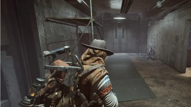 Jogador na frente de uma porta em ARC Raiders