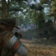 Um jogador em um bioma de selva mirando em um enorme robô em ARC Raiders.