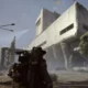Jogador em frente ao prédio de Pesquisa e Administração em ARC Raiders