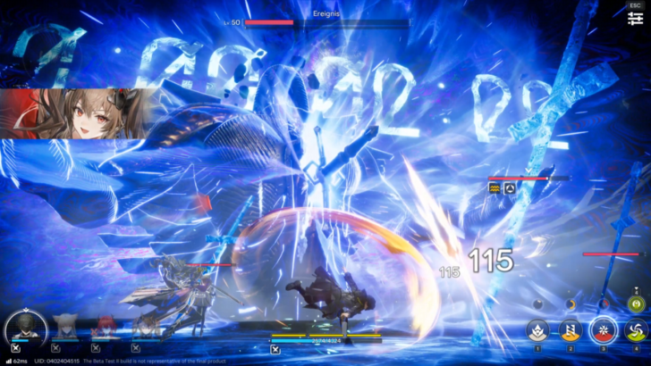 Uma captura de tela de Arknights: Endfield mostrando a tela de combate. Um personagem ataca um monstro gigante.