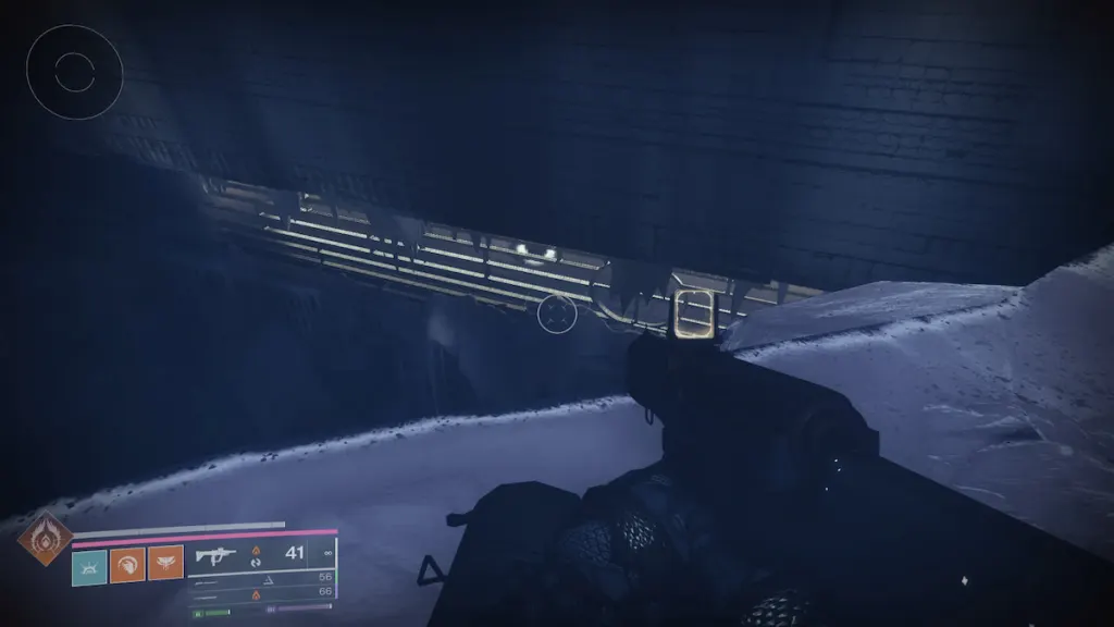 Um Taken Blight escondido atrás de uma sala gradeada em Fire and Ice em Destiny 2.