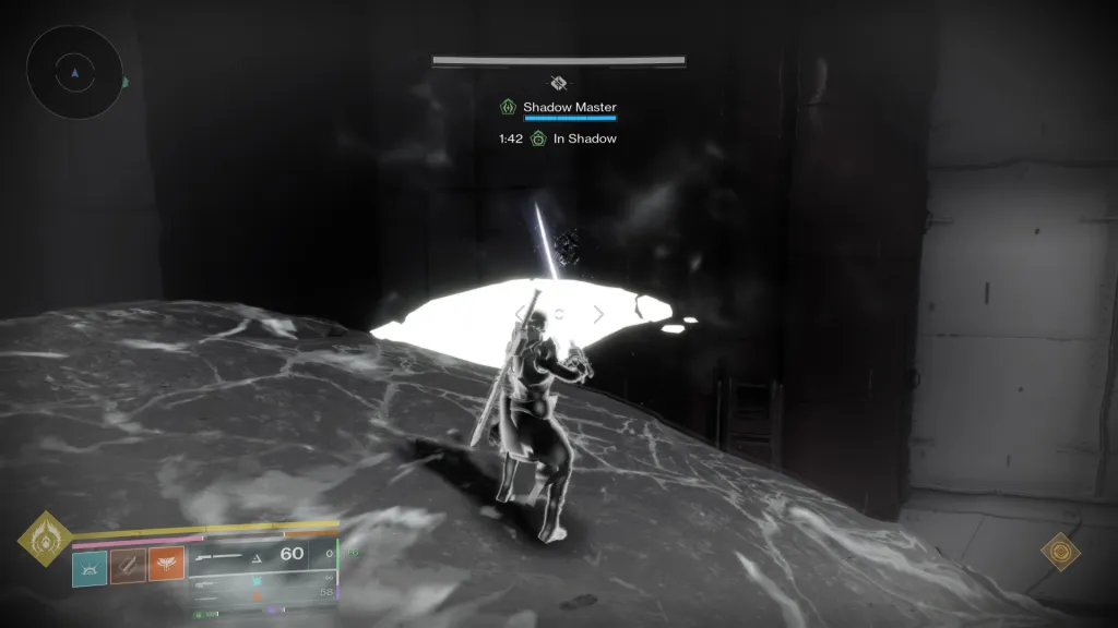 O Guardião segura uma Lâmina Práxica enquanto está em uma plataforma invisível no Plano Ascendente.