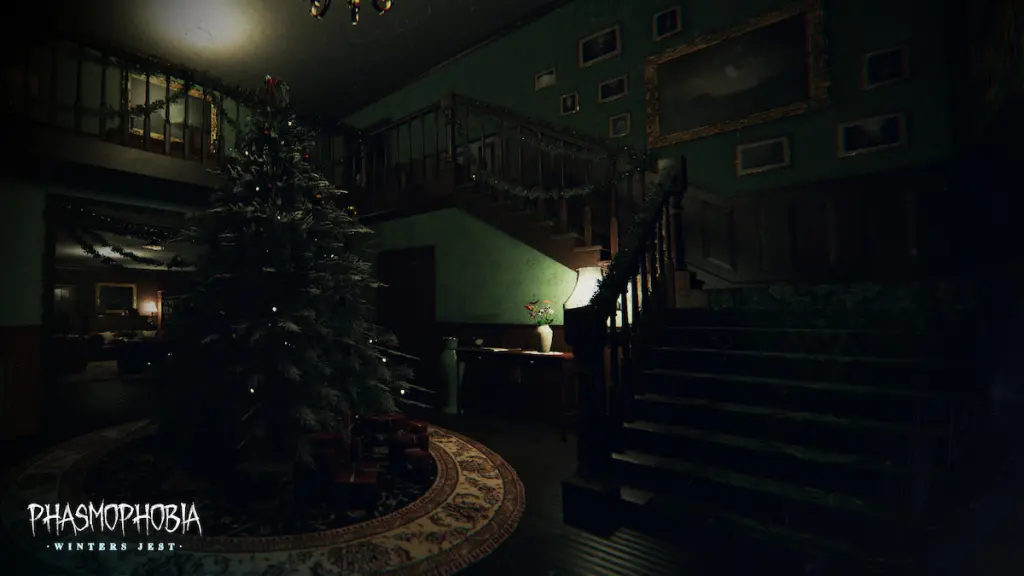 Uma árvore festiva em uma grande casa com fasmofobia