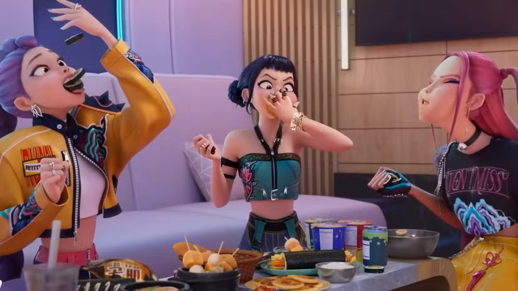 Todos os membros do HUNTR/X comem junk food em KPop Demon Hunters