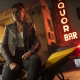 Lucia Caminos aparece em uma motocicleta do lado de fora de um bar em uma foto de Grand Theft Auto 6