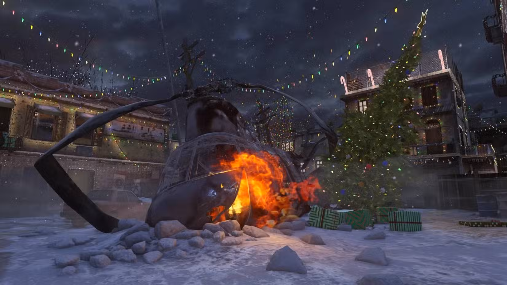 O helicóptero acidentado em Winter Crash on Modern Warfare Remastered com a árvore de Natal ao lado.