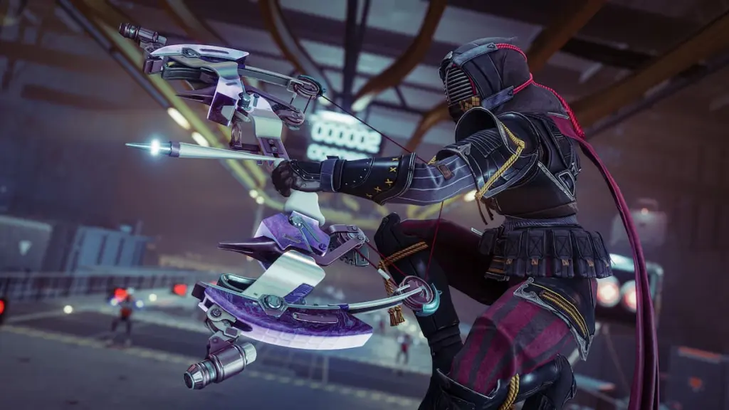 Um Guardião usando uma versão modificada do conjunto Swordmaster segura um Rei Orfeo no campo de tiro de Destiny 2
