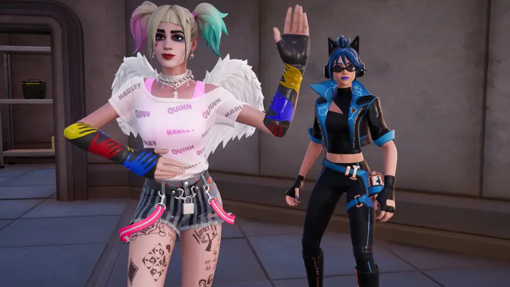 Harley Quinn dançando na frente de Hope em Fortnite