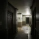 O interior da casa em OBEY THE VOICE