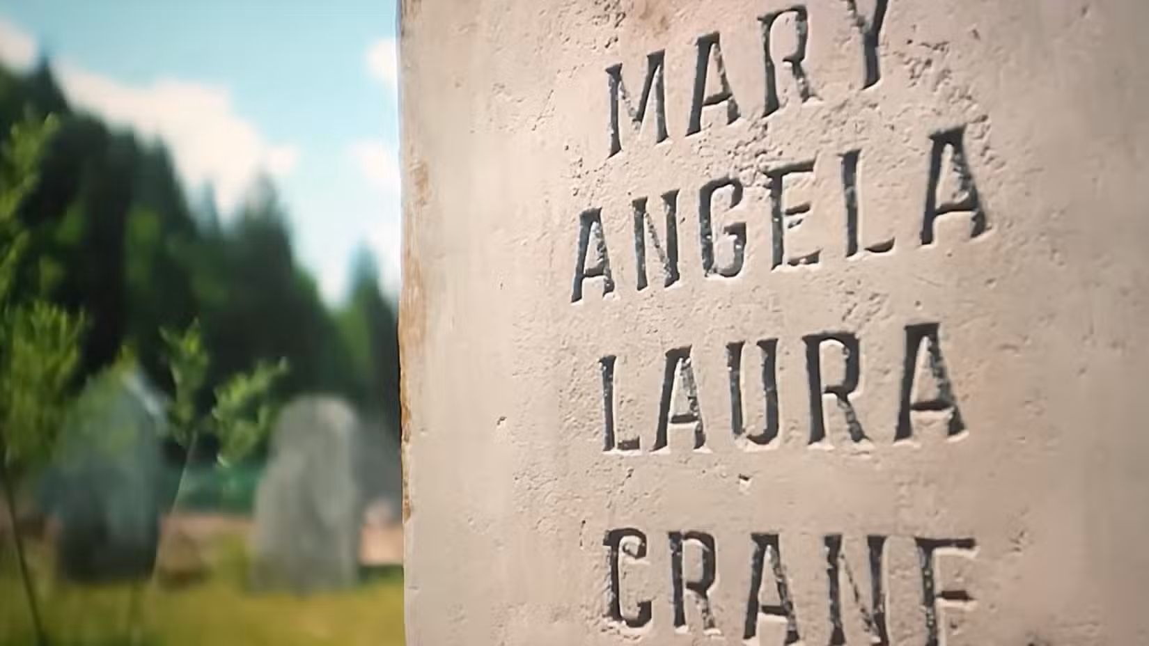 Túmulo de Maria, listando seu nome como "Maria Angela Laura Crane" em Retorno a Silent Hill.