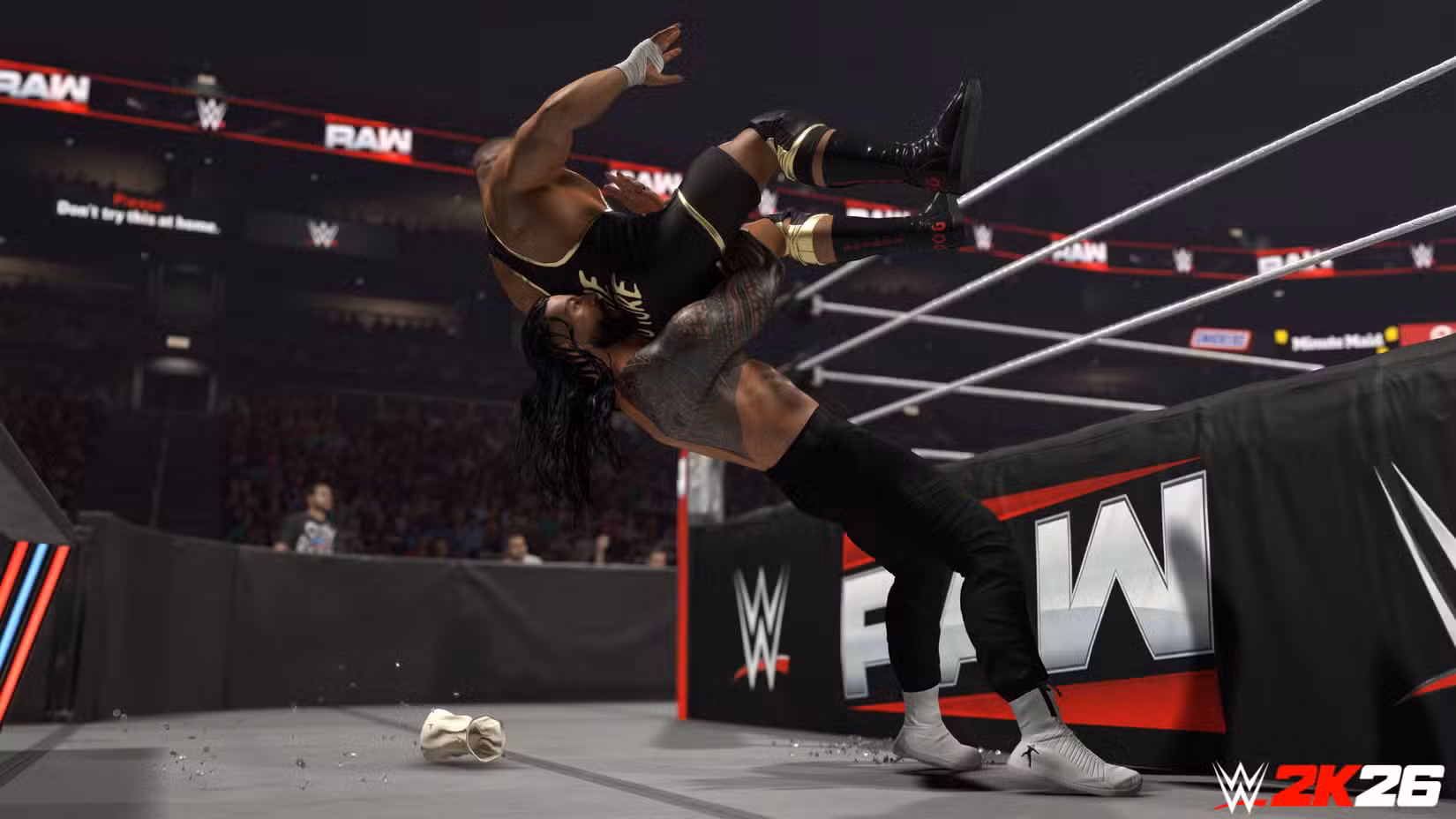 Roman Reigns bate Bronn Breaker em tachinhas no WWE 2K26