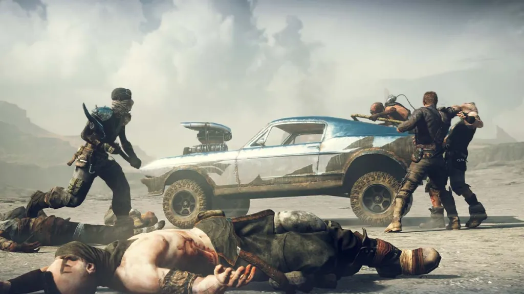 Max luta contra um bando de capangas em Mad Max
