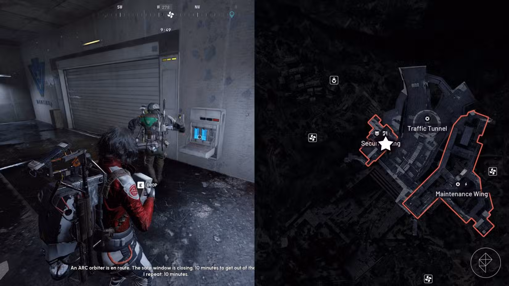 O lado esquerdo da imagem mostra o jogador carregando uma bateria e parado em frente à porta trancada, enquanto o lado direito mostra a localização da porta marcada no mapa do jogo com uma estrela.