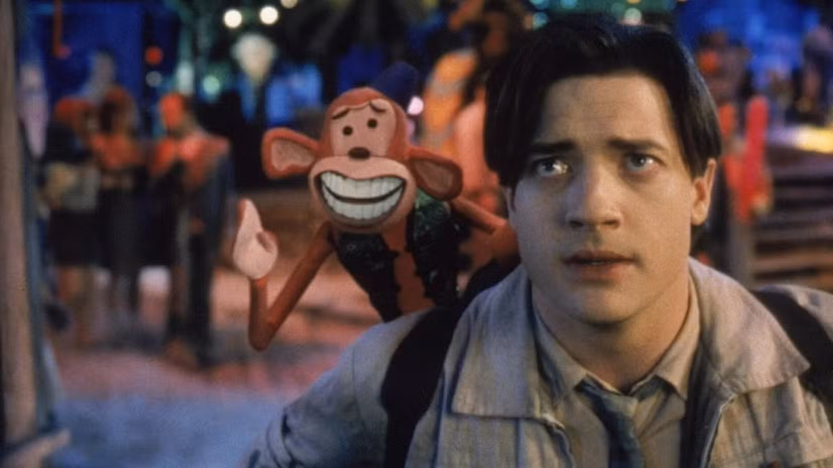 Monkeybone está no ombro de Brendan Fraser como o cartunista Stu Miley.