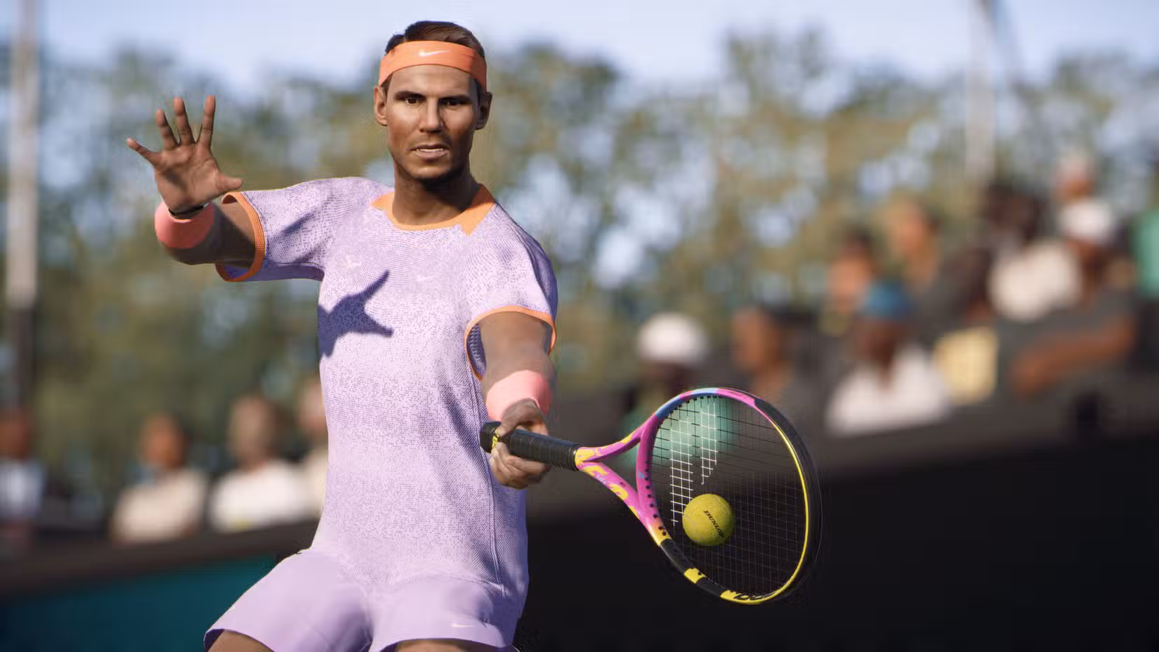 Rafael Nadal acertando um forehand em uma captura de tela do Tiebreak+