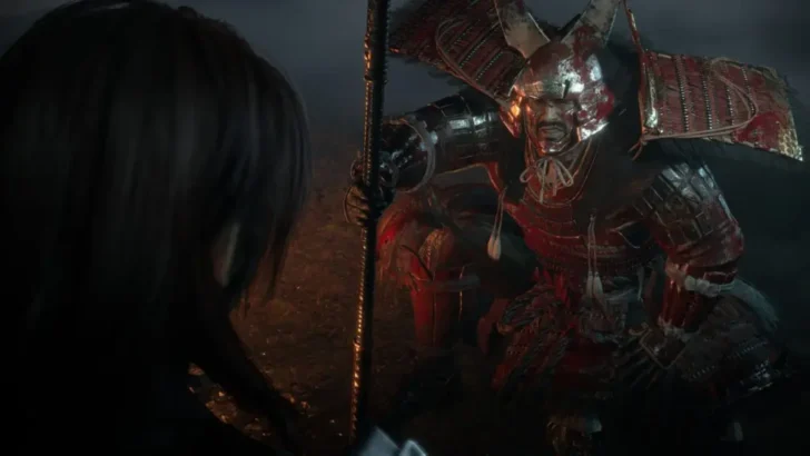 Um general Tokugawa ajoelhado sobre sua lança em Nioh 3.