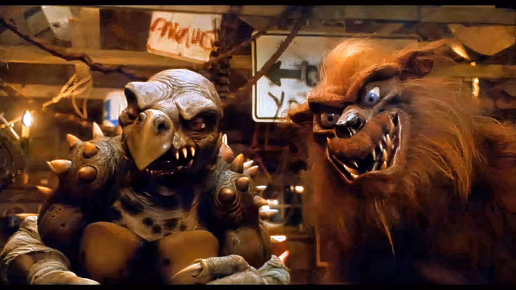 Tokka e Rahzar olham para o Shredder