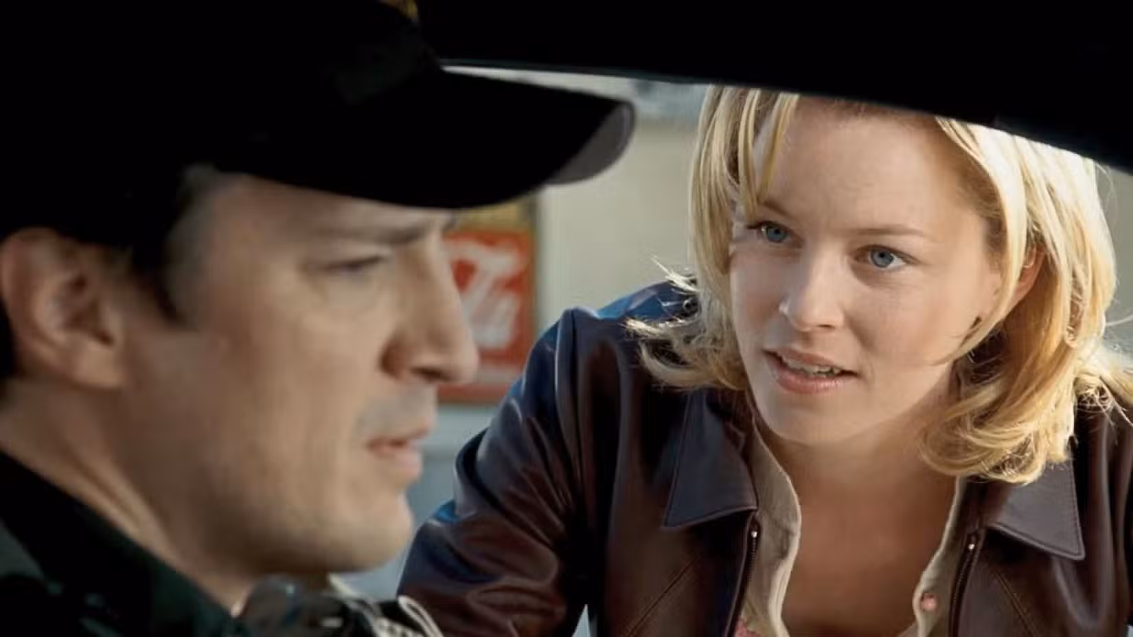 Uma imagem com Nathan Fillon e Elizabeth Banks de Slither 2006.