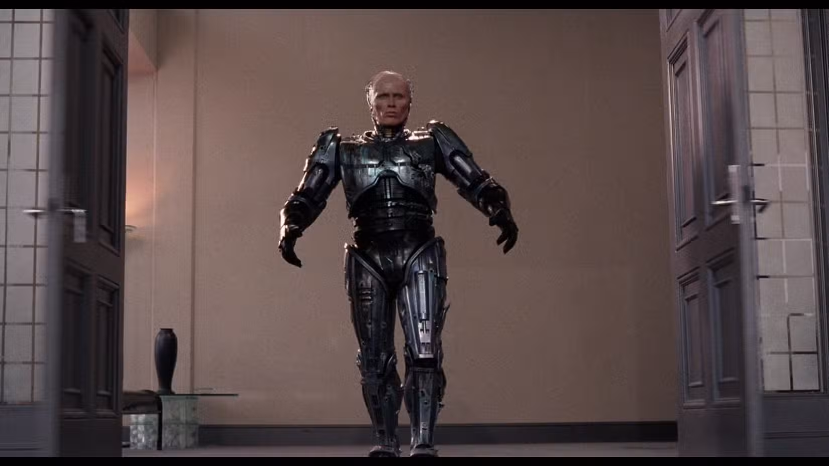 Robocop 87 Alex de terno, sem máscara