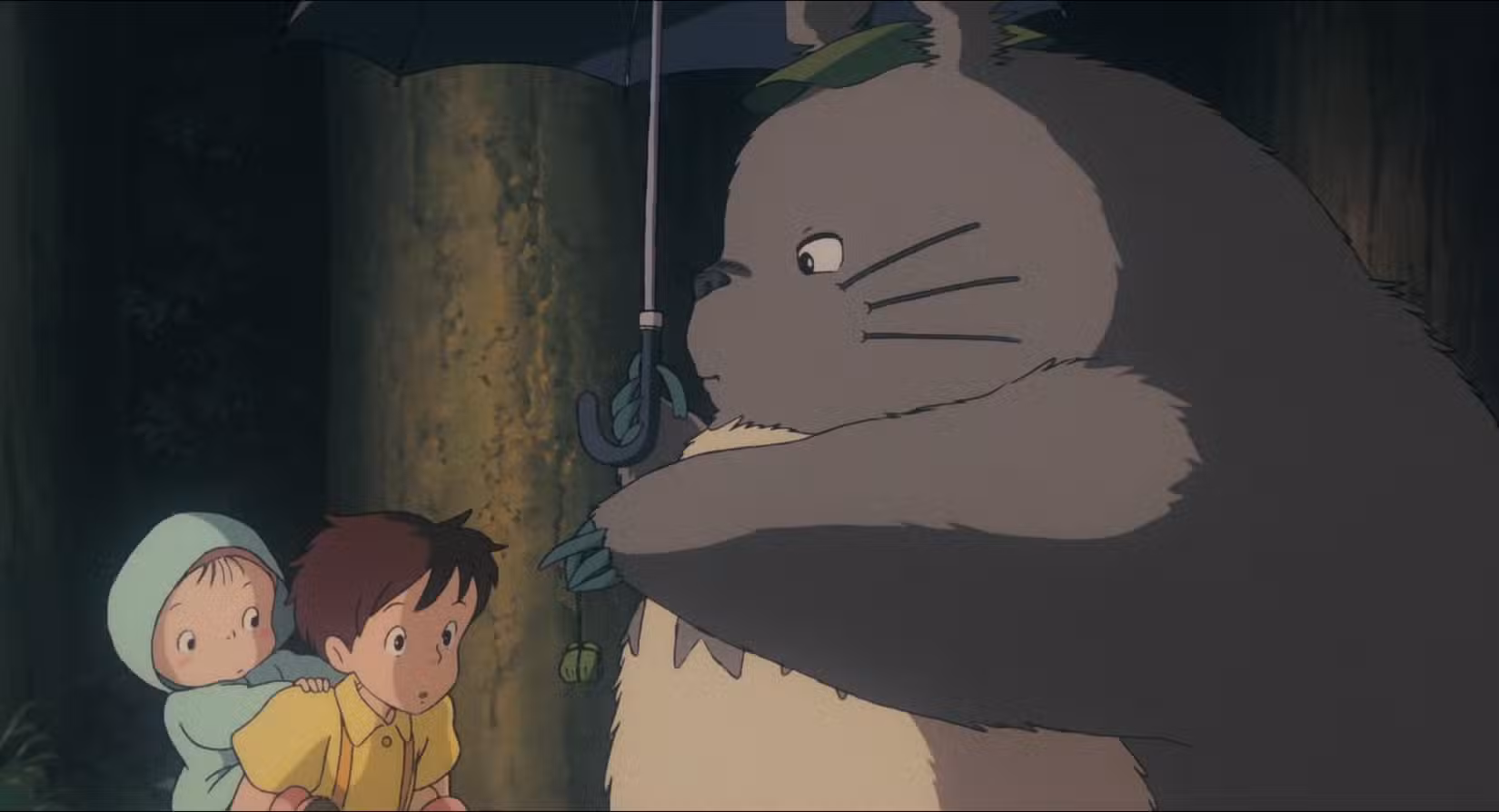 Totoro entrega a Satsuki e Mei um pacote de bolotas
