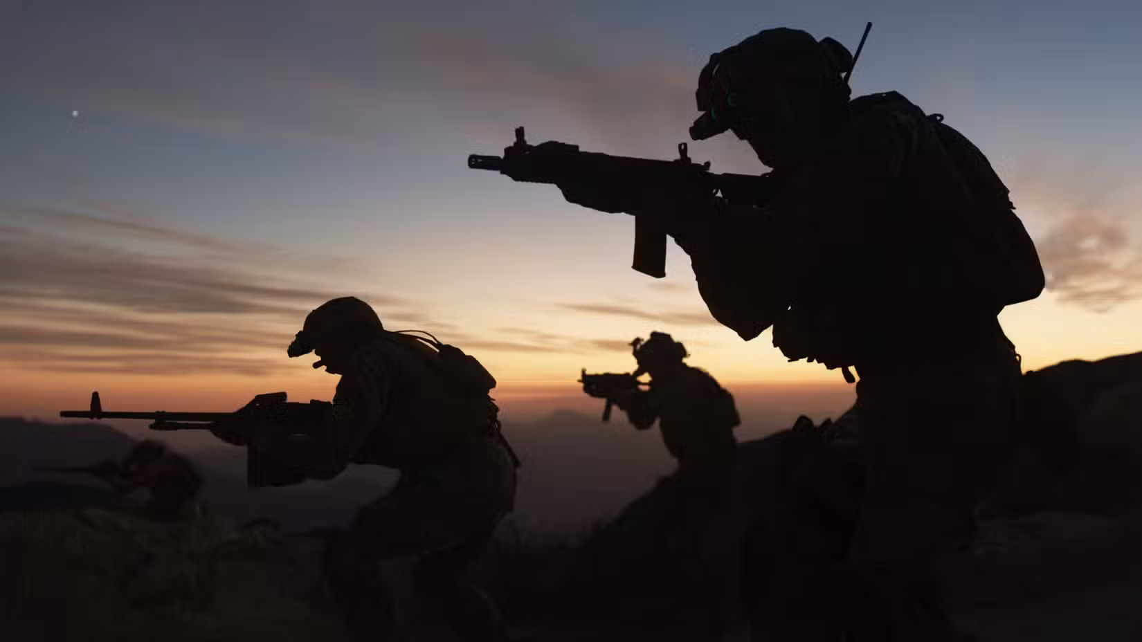 Soldados carregando rifles em silhueta contra o céu do amanhecer em Call of Duty: Modern Warfare