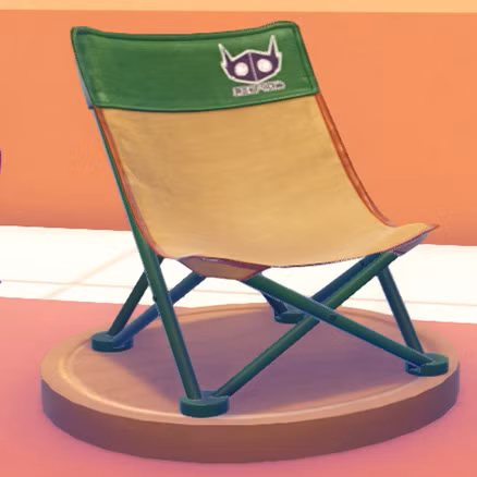 Uma cadeira de acampamento amarela e verde com o logotipo Sableye em Pokopia
