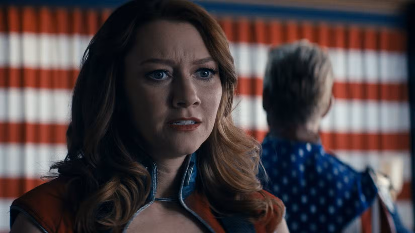 Firecracker (Valorie Curry) parece chateado quando Homelander (Antony Starr) vira as costas para ela em The Boys.