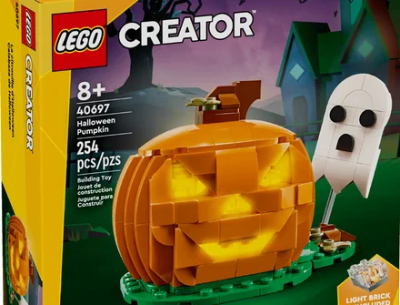 A abóbora LEGO Halloween está quase pela metade e vem com um tijolo iluminado
