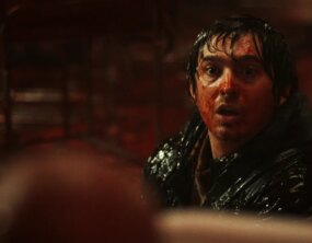Diretor de Resident Evil rebate críticas ao teaser e defende abordagem original: Não me sentiria realizado criativamente