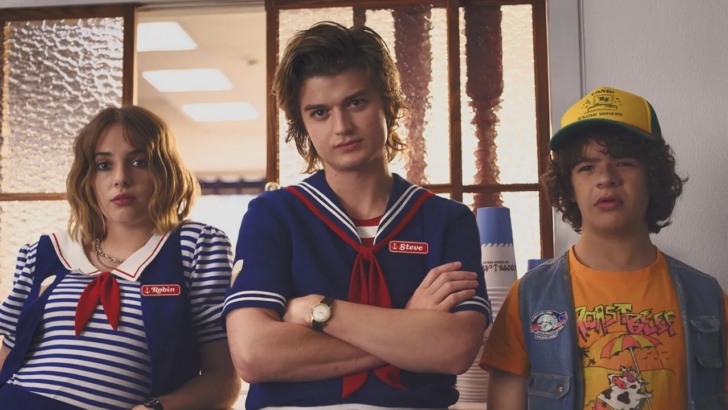 Irmãos Duffer admitem que refilmagem da queda de Steve em Stranger Things foi para mexer com o público