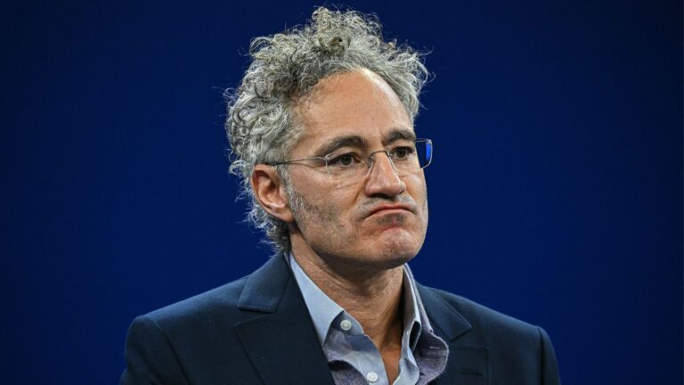 CEO da Palantir critica modelo de negócios da IA em entrevista explosiva: Algo deu completamente errado